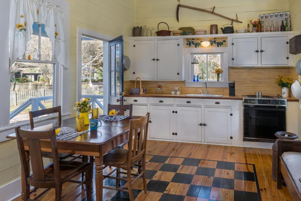 Maison D'Memoire Bed & Breakfast Cottages Rayne Exterior photo